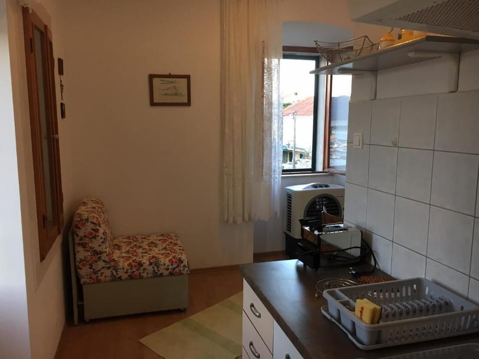 Apartment, 1 Bedroom, Smoking, Patio | Interior