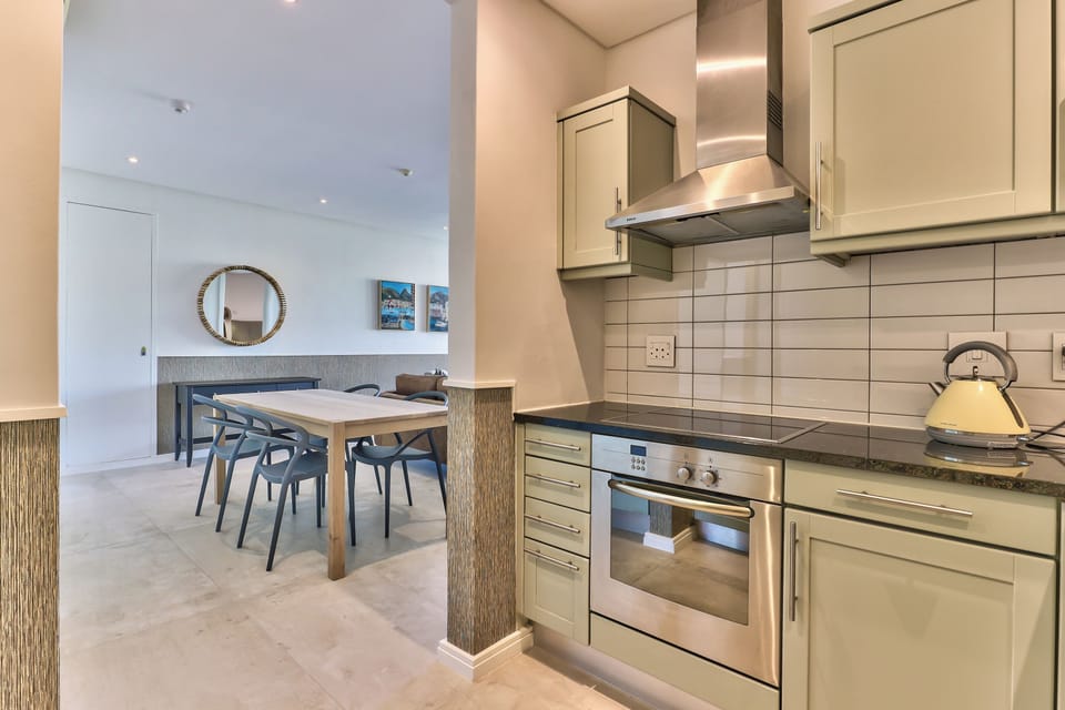 Apartment, 2 Bedrooms, Balcony | Dining