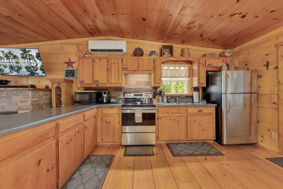 Spacious kitchen with all the cooking tools for chefs to create meals at the cabin. Glass and plastic dishes available.