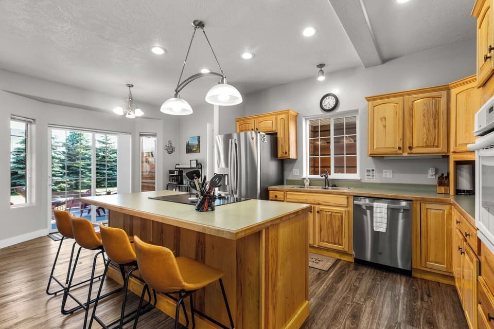 Full kitchen