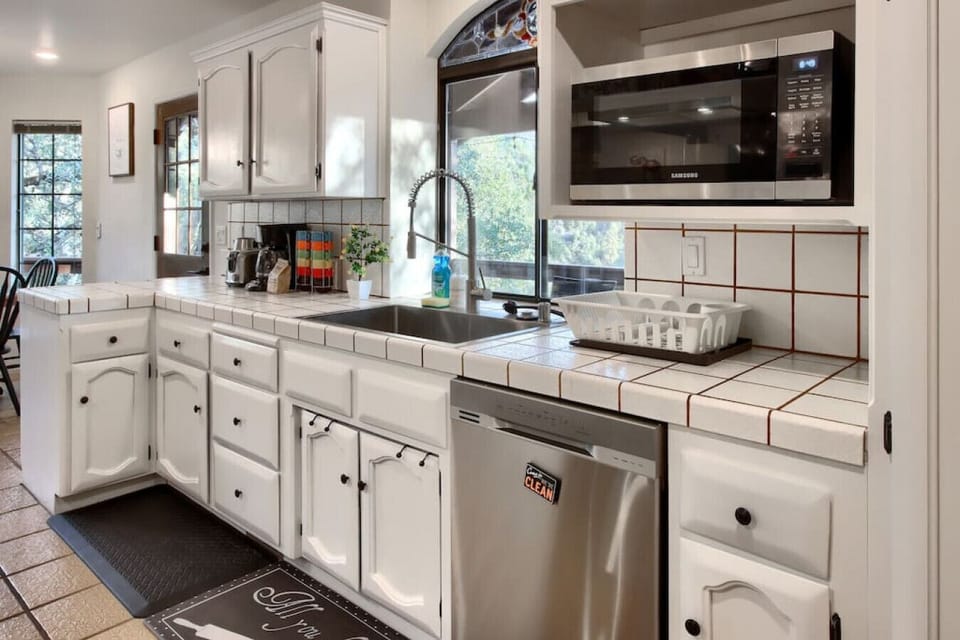 Stainless steel appliances?  Check.
