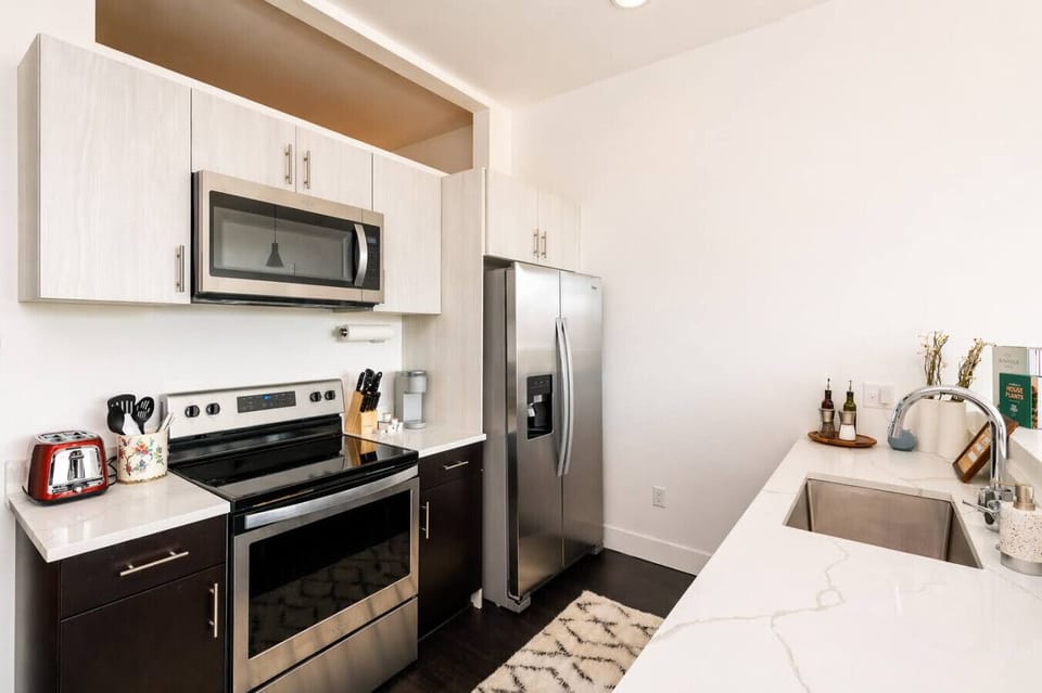 Fuel up for a day of exploring Milwaukee with the fully equipped kitchen and complimentary Keurig coffee