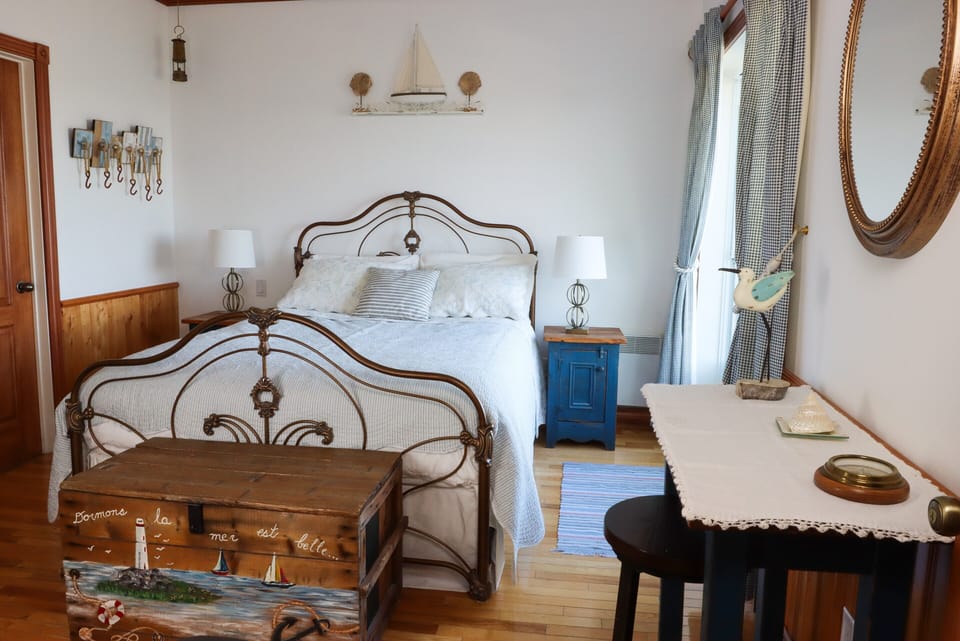 Deluxe Double Room, River View | Desk, WiFi (free), individually decorated, individually furnished