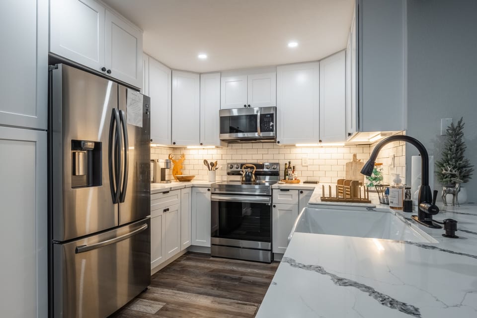 Bright and airy, fully equipped kitchen. HexClad pots/pans, baking pans, etc.