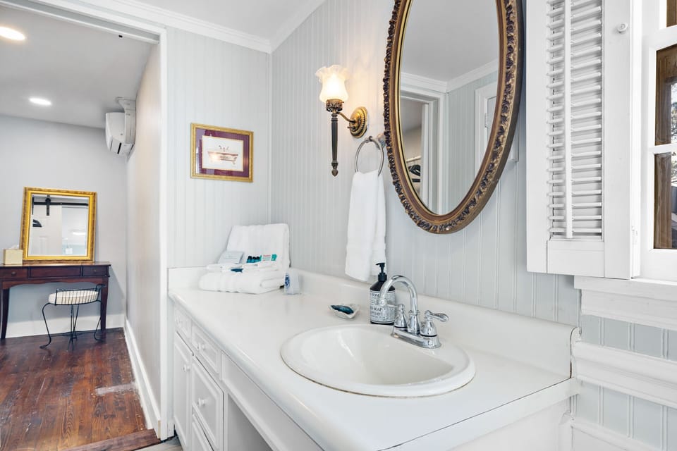 Room, 1 Queen Bed | Bathroom | Designer toiletries, hair dryer, towels, soap