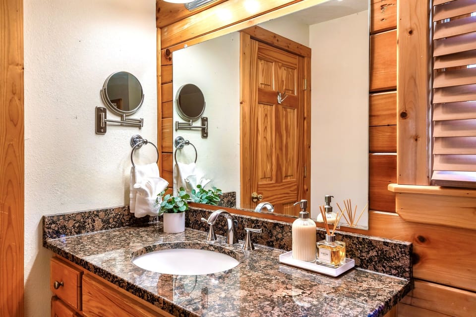 Ensuite Bathroom 1