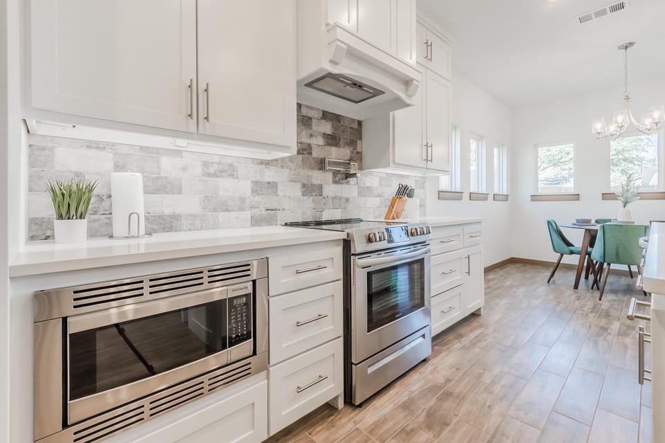 Fully furnished. Top of the line furnishes in Kitchen