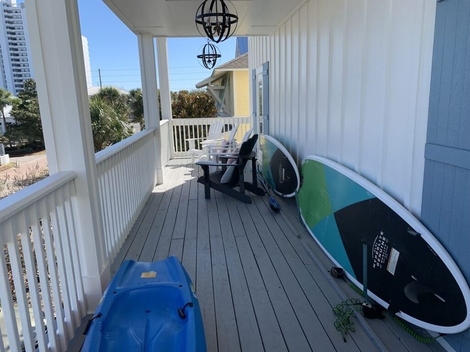 2nd floor balcony