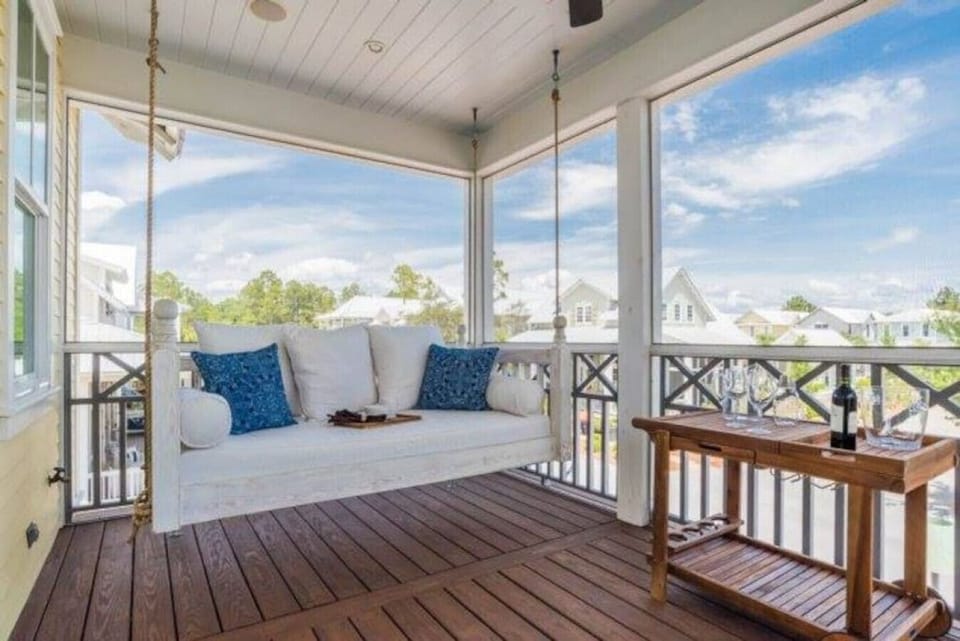 Screened In Balcony