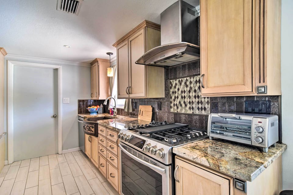 Kitchen | Coffee Maker | Toaster | Blender | Trash Bags & Paper Towels
