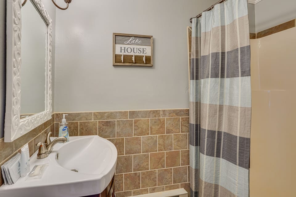 Full Bath | Complimentary Toiletries