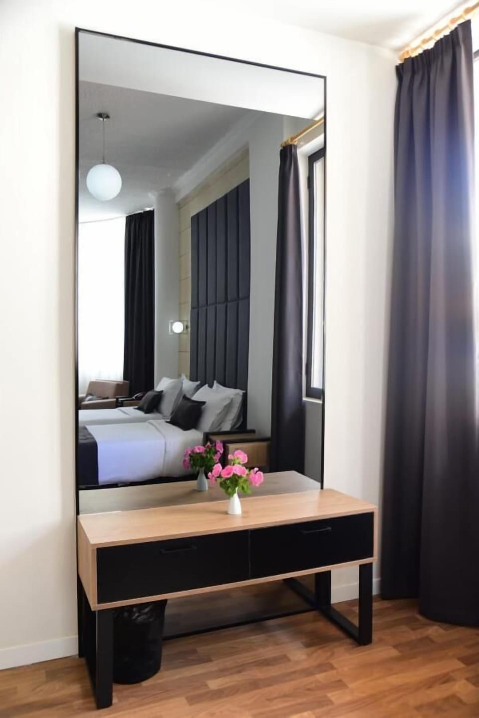Deluxe Double or Twin Room | Minibar, desk, free WiFi, bed sheets