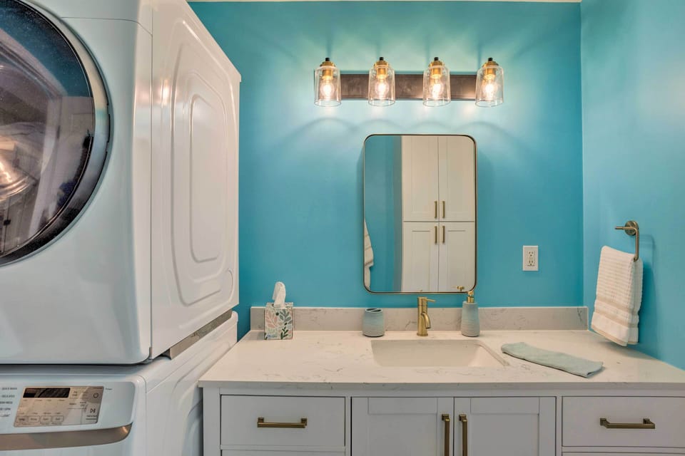 Full Bathroom | Complimentary Toiletries | Towels Provided | Washer & Dryer