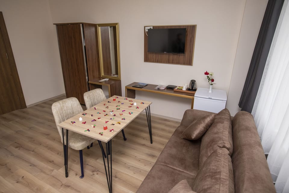 Family Studio Suite | Free minibar items, in-room safe, blackout drapes, soundproofing