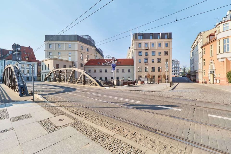 The building is located in a vibrant neighborhood with plenty of dining options. 