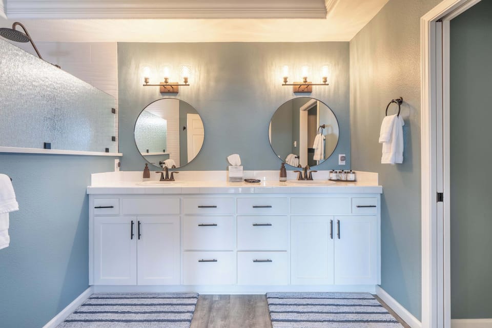 Thundering Sea, Primary King ensuite