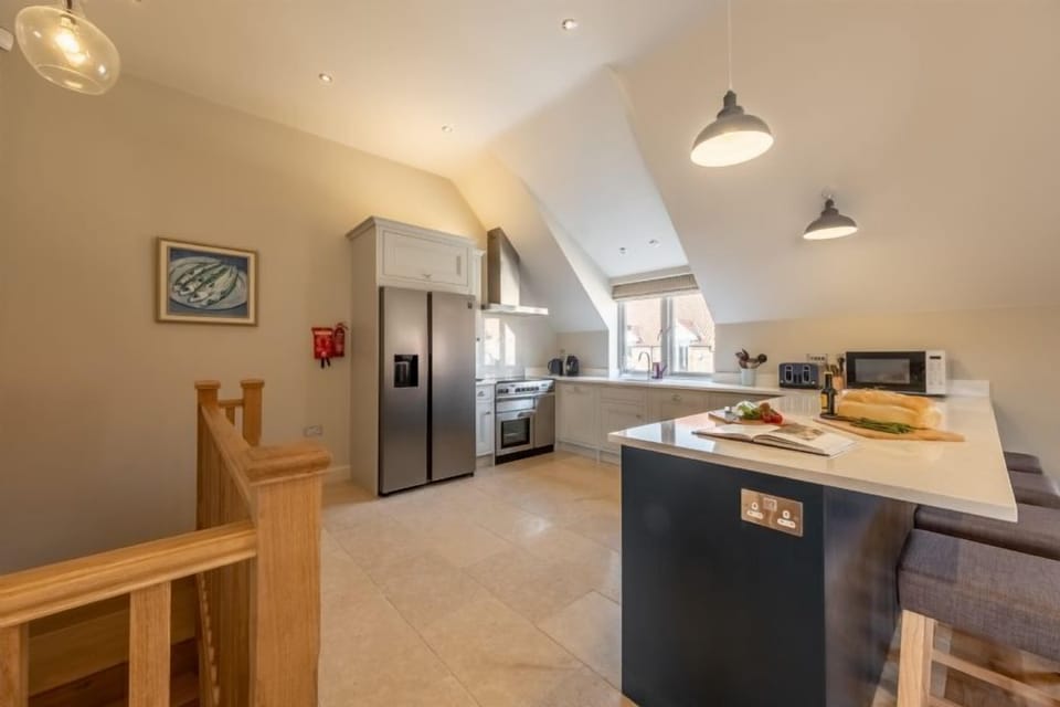 First floor: Well-equipped kitchen