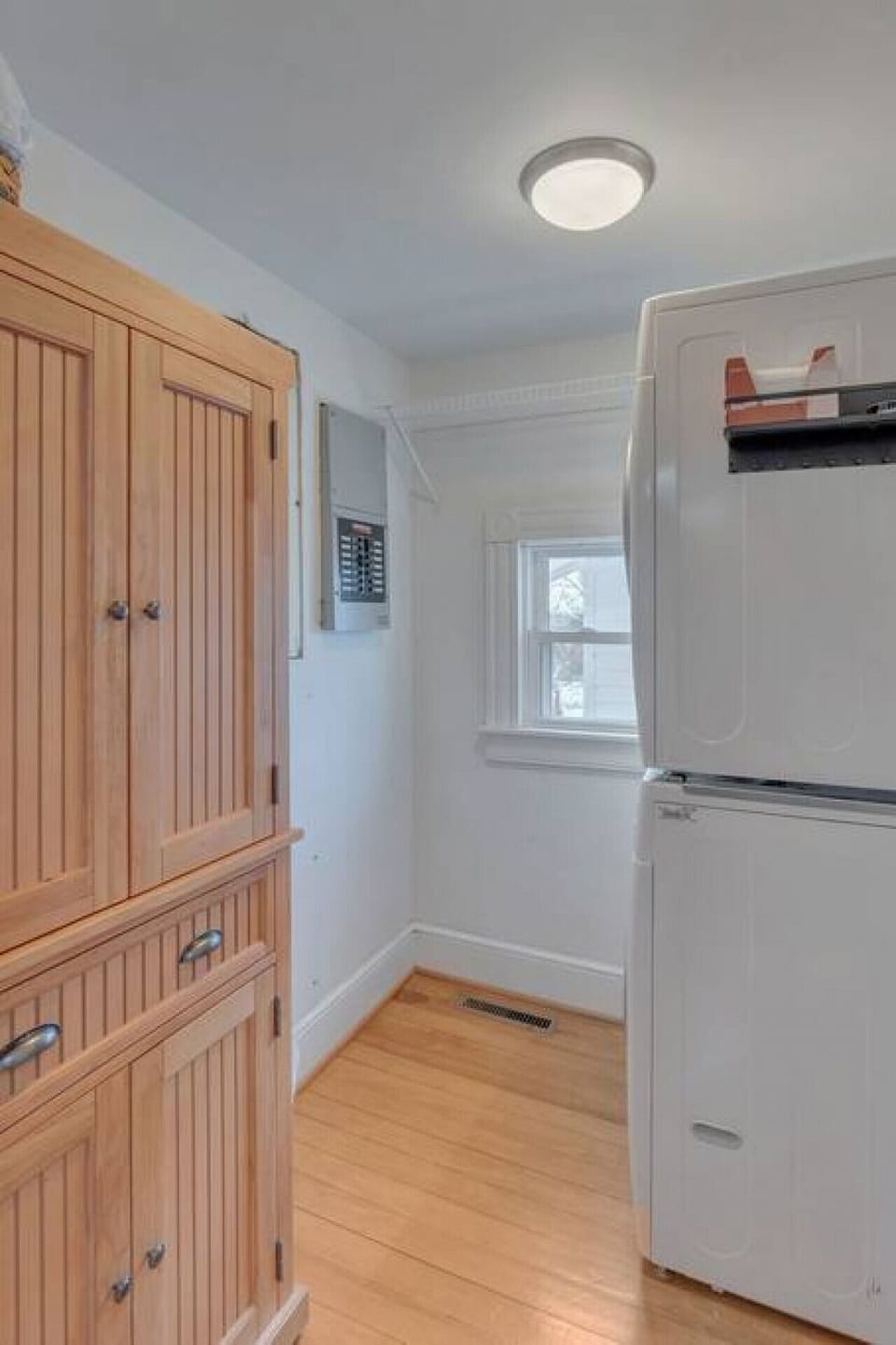 Extra large washer and dryer with detergent and dryer sheets. A load takes less than an hour... if you choose to do one!