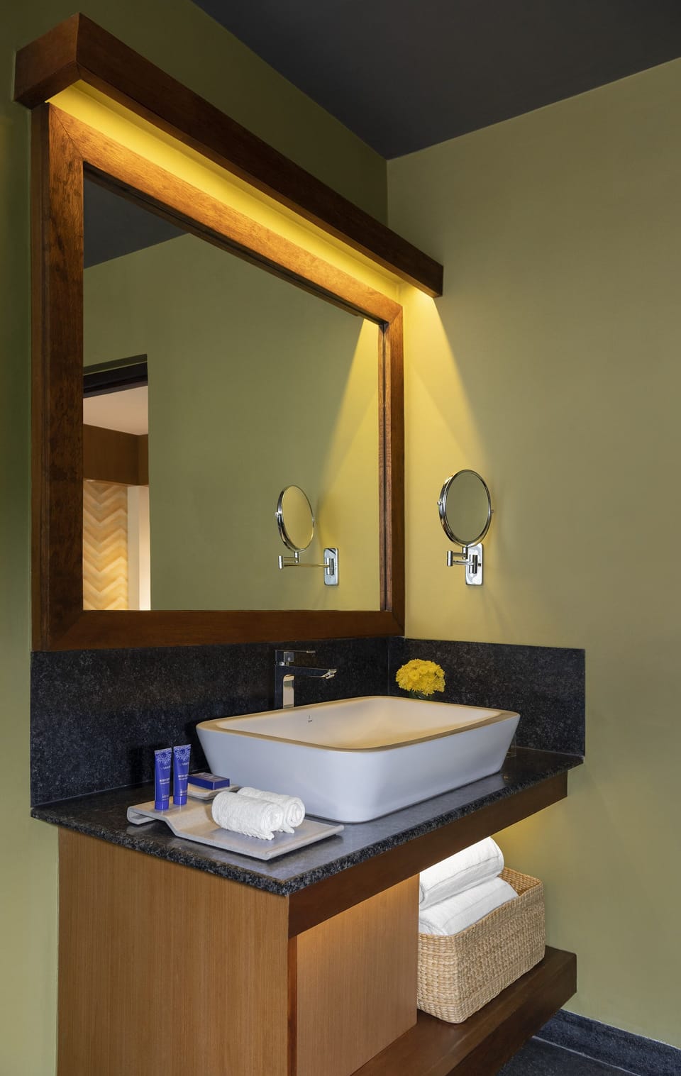 Rainfall showerhead, free toiletries, hair dryer, bathrobes
