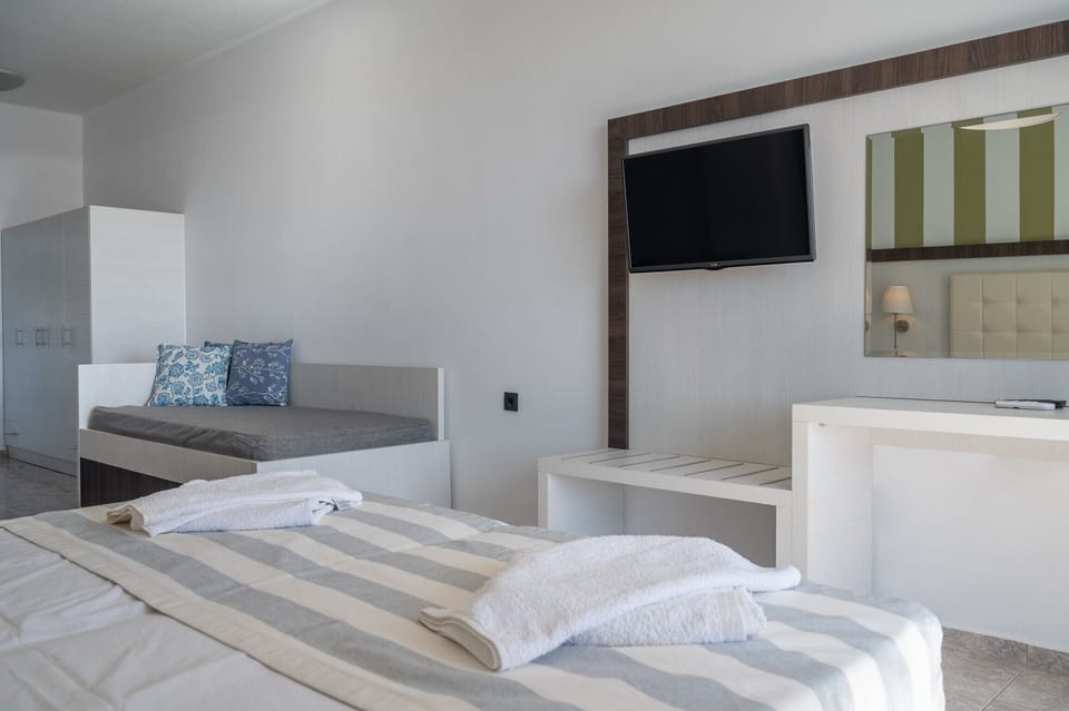 Comfortable bedroom of Cozy studio,Walking distance to beach & tavern,Damnoni,Plakias,Crete