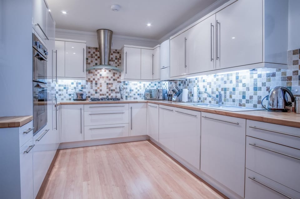 South Beach View - 2 Bedroom Duplex Apartment - Tenby (7051)