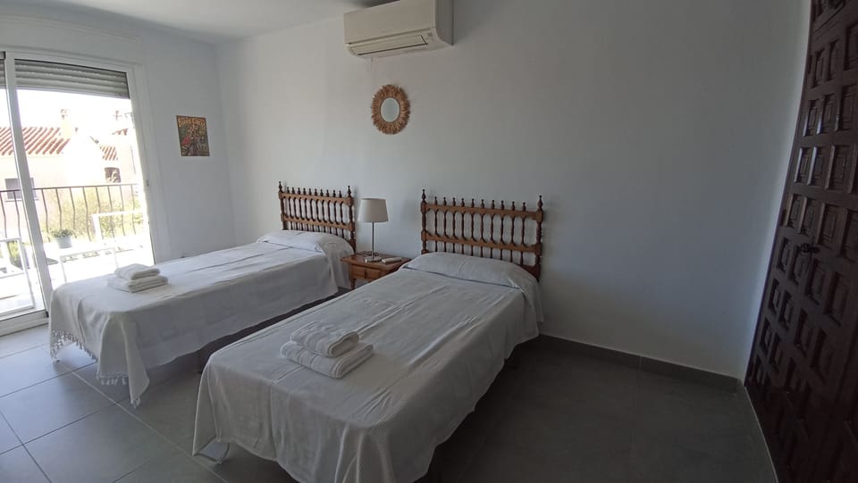 Twin bedroom