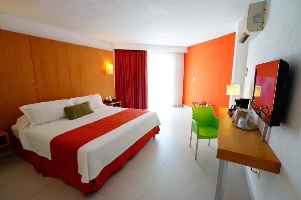 Standard Room | Desk, soundproofing, iron/ironing board, free WiFi