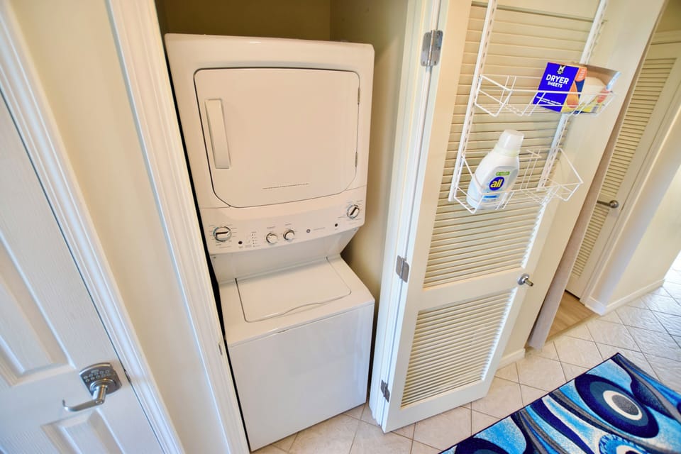 Destin West Gulfside #507: Washer/Dryer (Detergent and Dyrer sheets included)