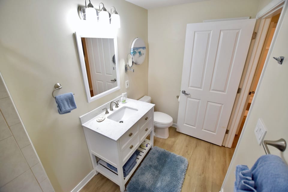 Destin West Gulfside #507: Primary Bath