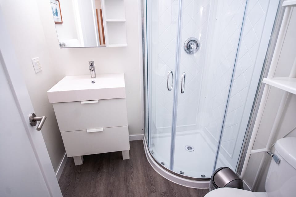 Comfortable stand up shower