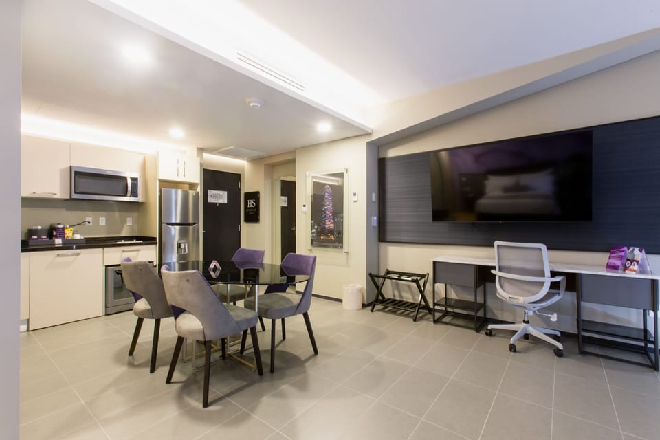 Junior Room, 1 Queen Bed, Kitchenette, City View | Private kitchen | Coffee/tea maker, full-size fridge, microwave, stovetop
