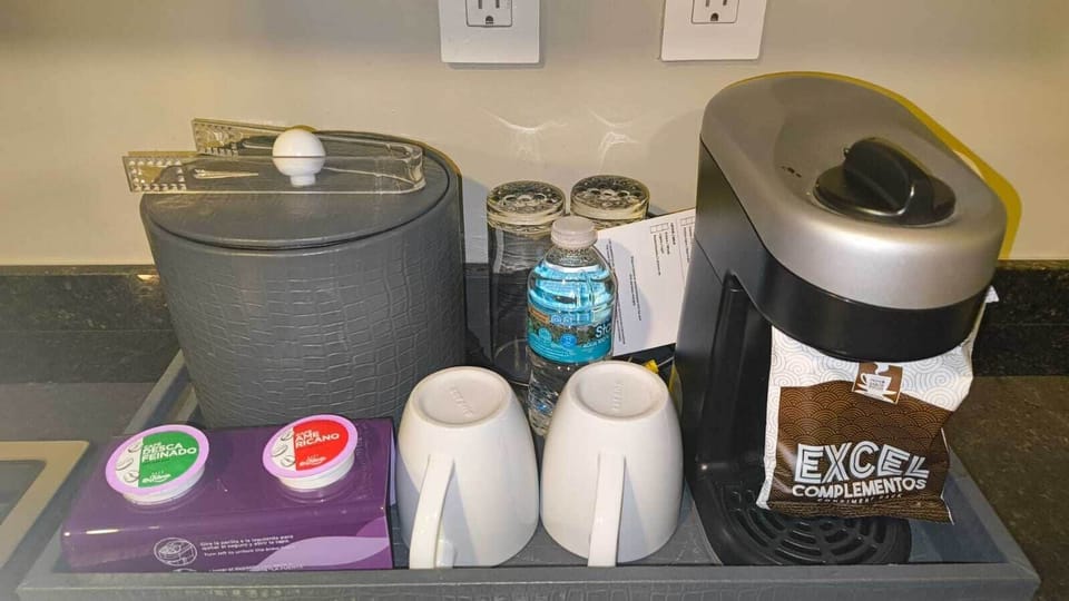 Coffee/tea maker, full-size fridge, microwave, stovetop
