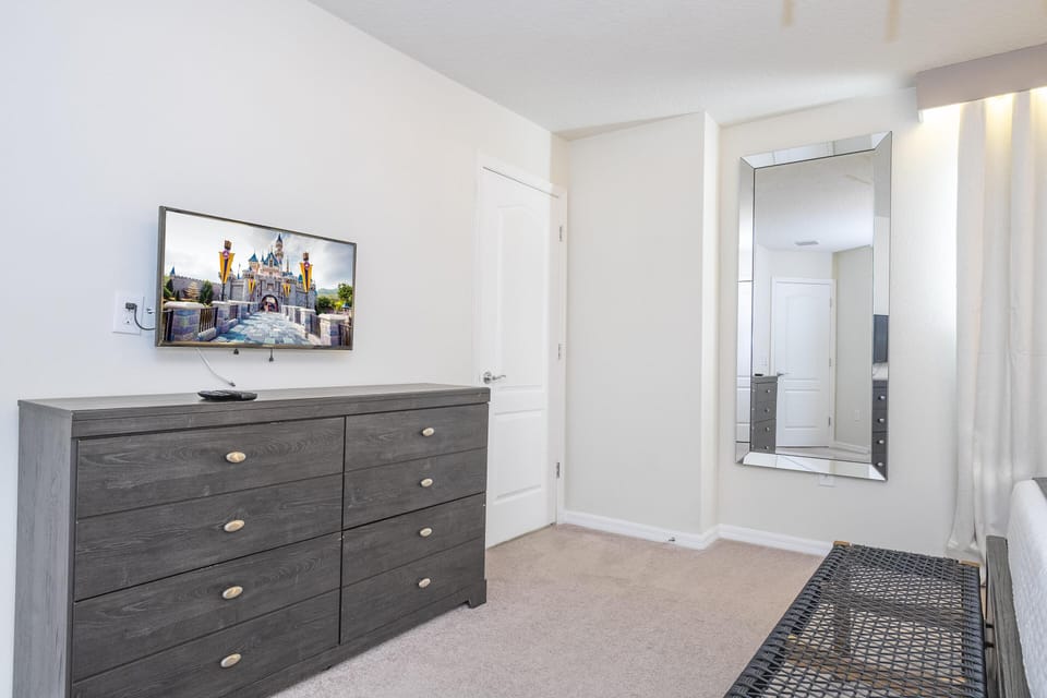 2nd Floor Master Suite / King Bed