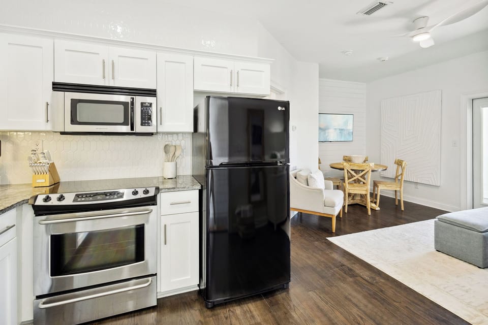 Fully Stocked Kitchen!
