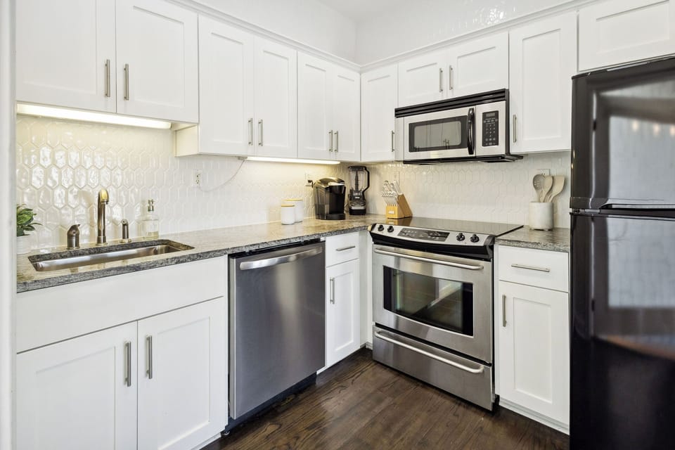 Fully Stocked Kitchen!