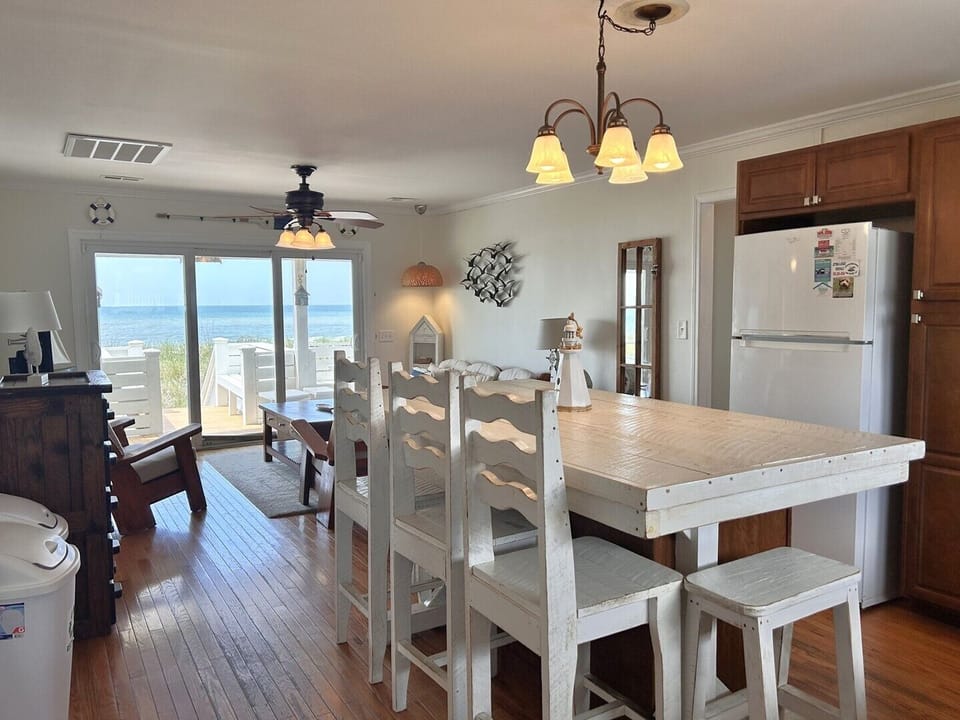 Dine with a view of the Atlantic
