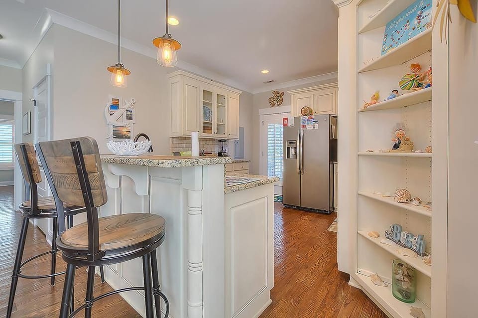 Kitchen and bar
GW 12.2022