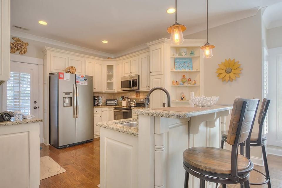 Kitchen with bar
GW 12.2022