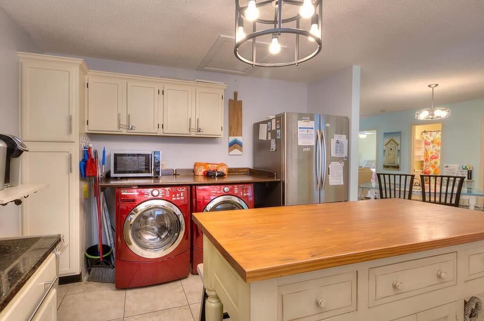 Full size washer/dryer
GW 9.13.23