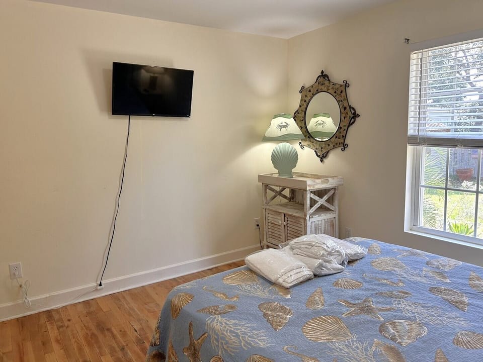 Queen Bedroom