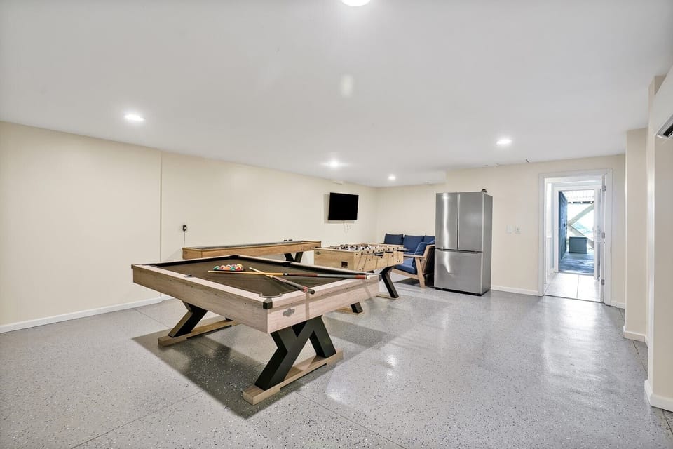 Game Room
CG.4-16-25