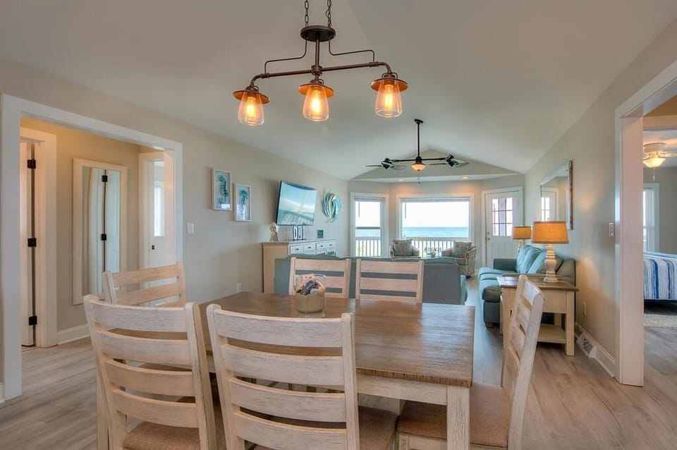Dining Area Table and Chairs
GW 5.26.23