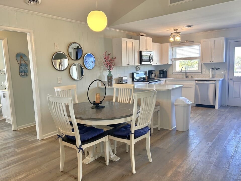 Dining Area with Table and Chairs
JR 4.12.24