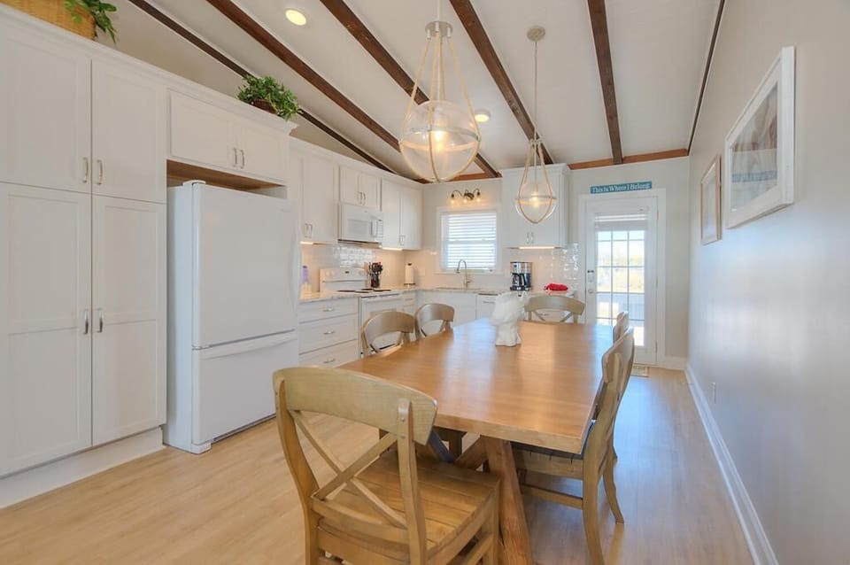 Dining Room
GW 12.2022