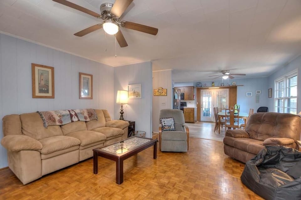 Living Room 
GW 6.30.23