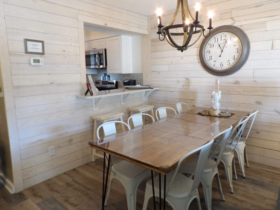 Dining Room
Prelim 1 New Dining Table