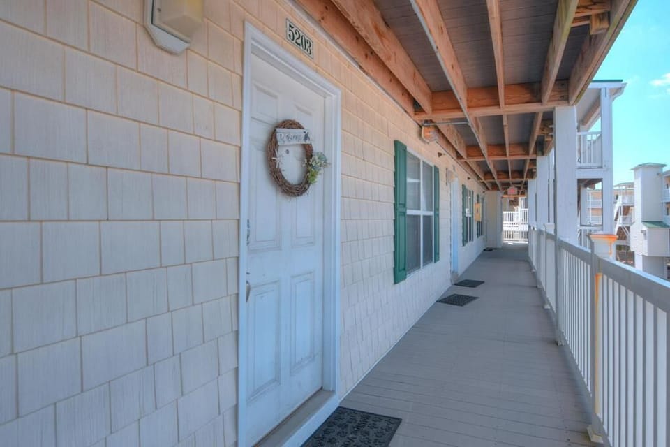 Front Door 
GW 9.2022