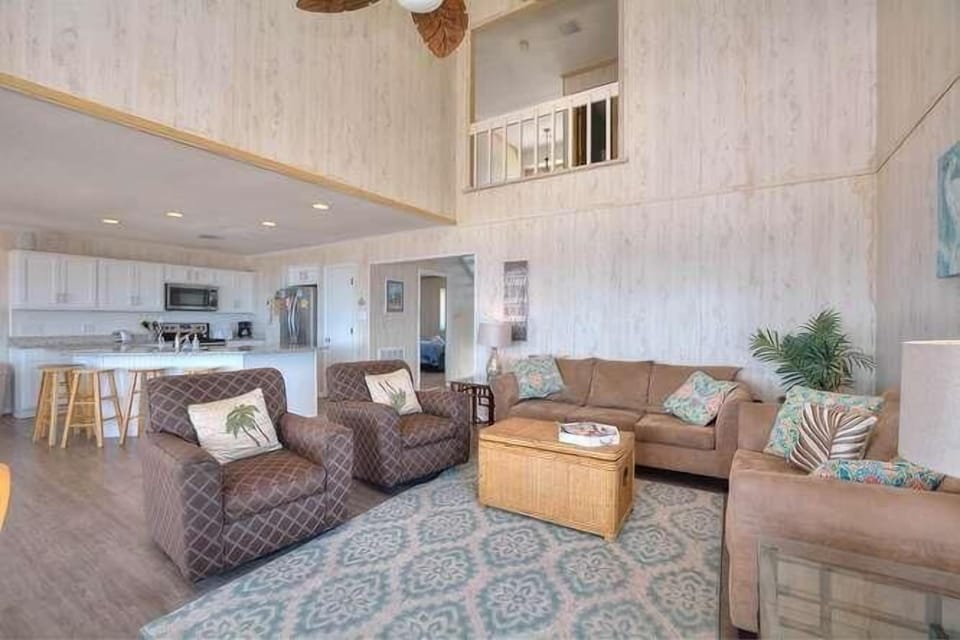 Living room Couch and 2 Chairs