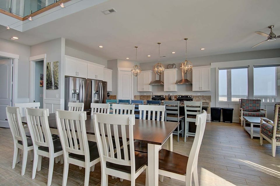 1st Floor Dining Area