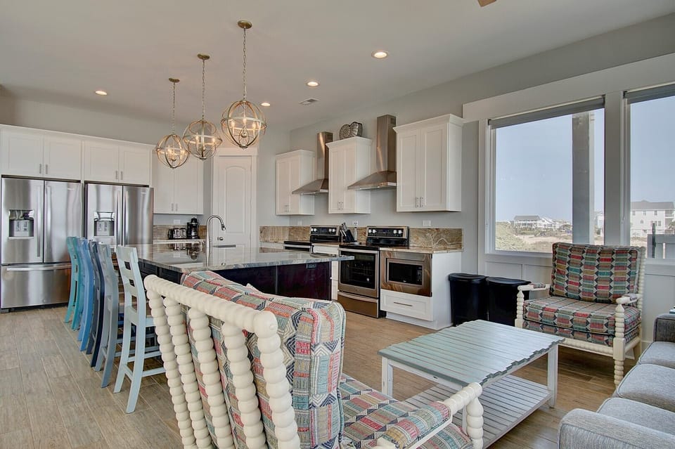 1st Floor Kitchen and Sitting Area